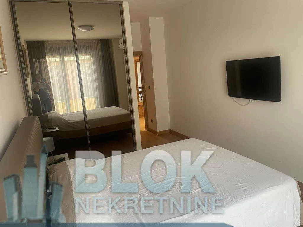 Izdavanje, dvosoban stan, 75m², Podgorica, Crna Gora