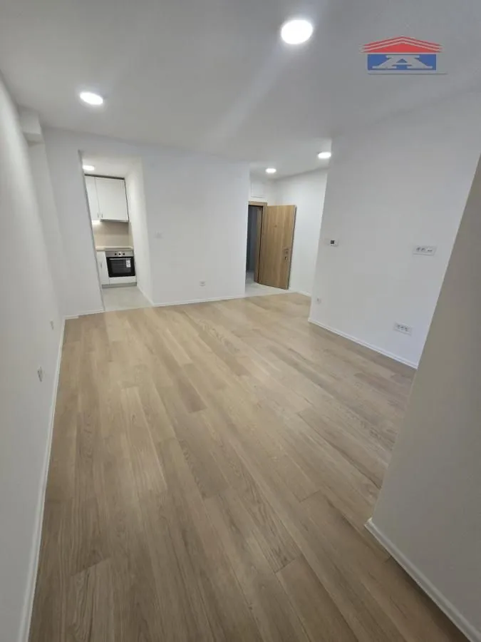 Izdavanje, dvosoban stan, 42m², Podbara, Novi Sad Sve Podlokacije