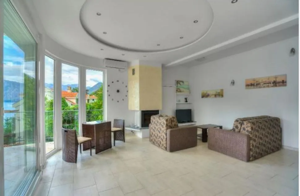 Prodaja, kuća, 358m², Kostanjica, Kotor