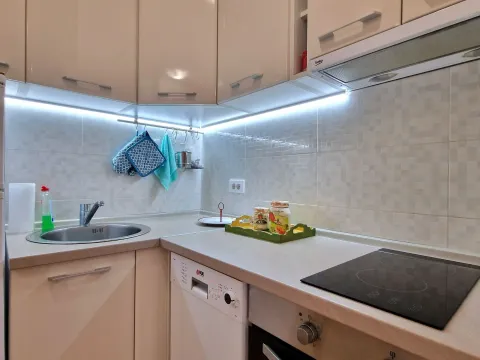 Izdavanje, garsonjera, 34m², Budva, Crna Gora - image 8