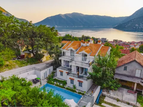 Prodaja, četvorosoban stan, 121m², Risan, Kotor - image 2