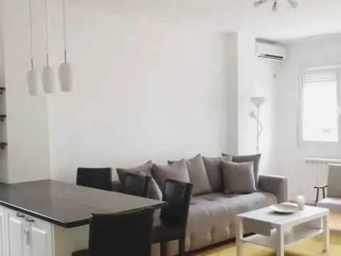 Izdavanje, trosoban stan, 50m², Slavujev Venac, Zvezdara Sve Podlokacije - image 7