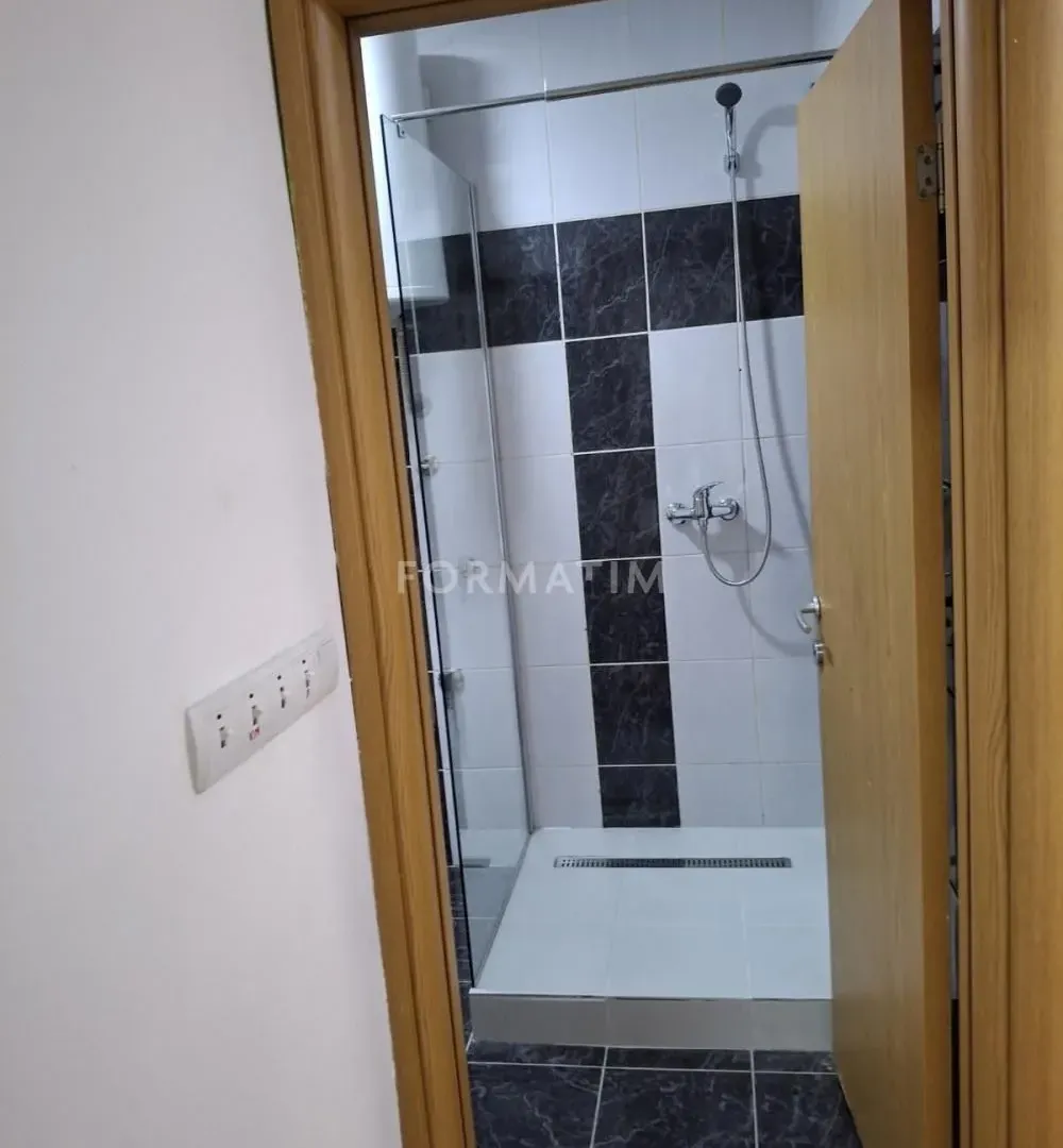 Izdavanje, jednosoban stan, 45m², Krnjaca, Palilula Sve Podlokacije