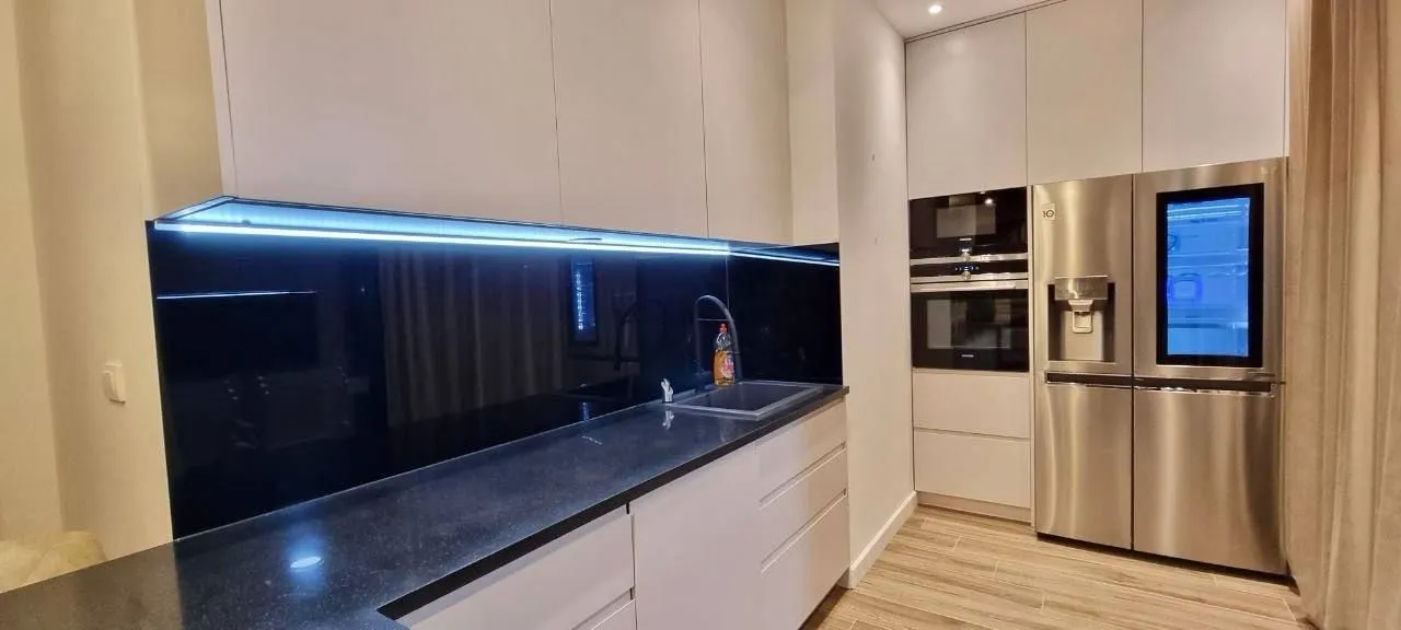 Izdavanje, trosoban stan, 105m², Rafailovići, Budva
