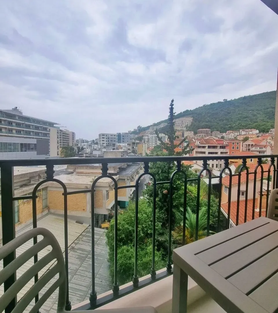 Prodaja, dvosoban stan, 69m², Centar, Budva