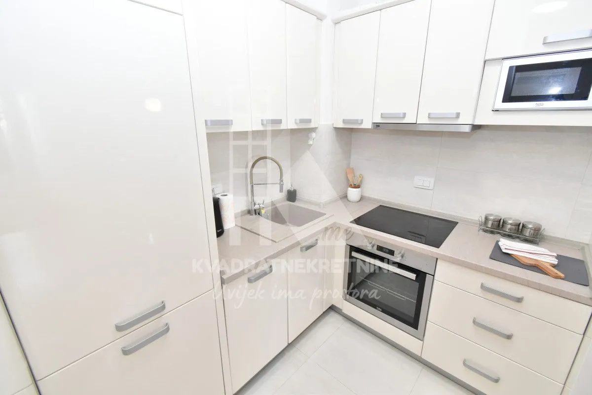 Izdavanje, jednosoban stan, 39m², Central Point, Podgorica