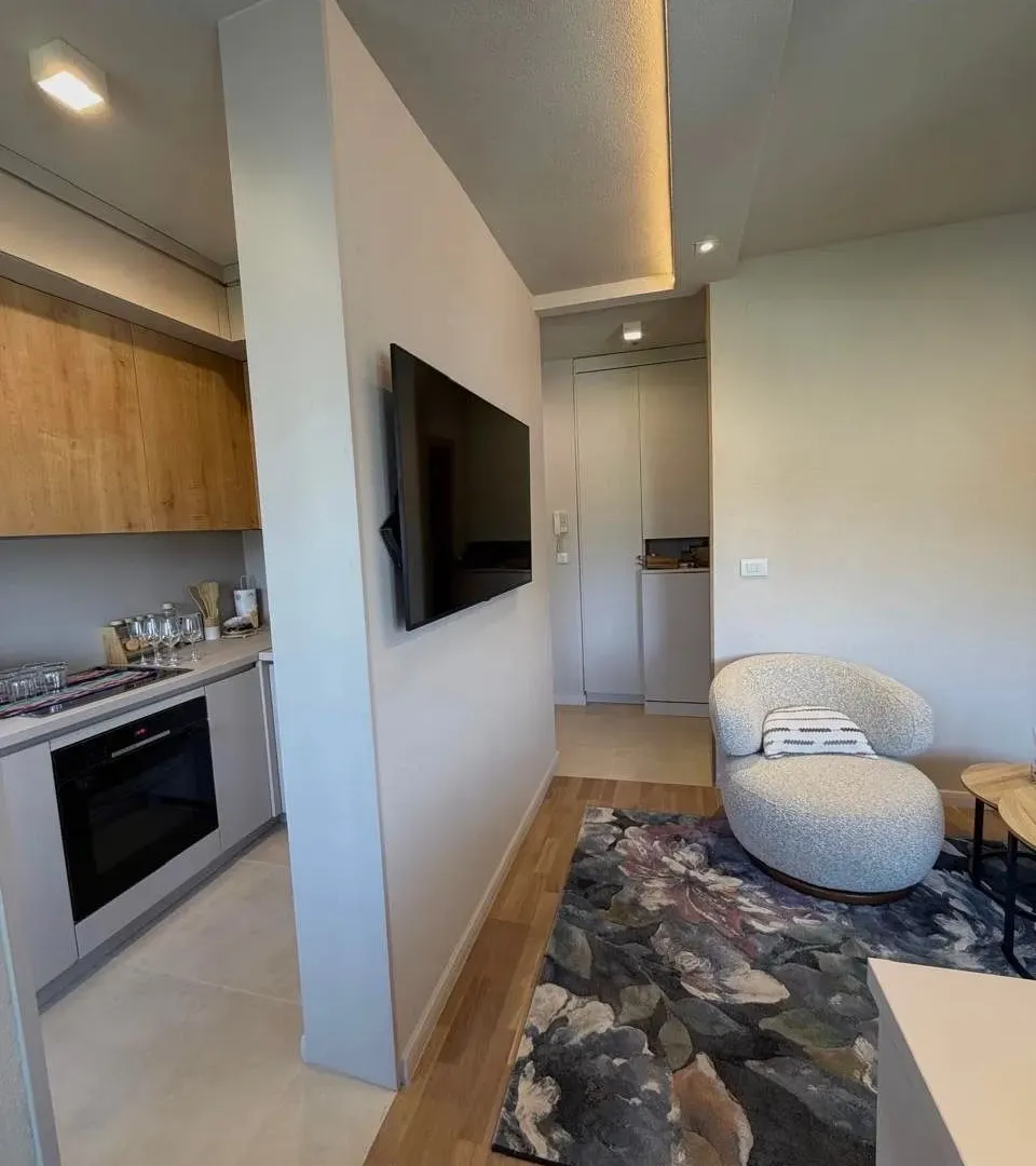Izdavanje, jednosoban stan, 45m², Centar, Tivat