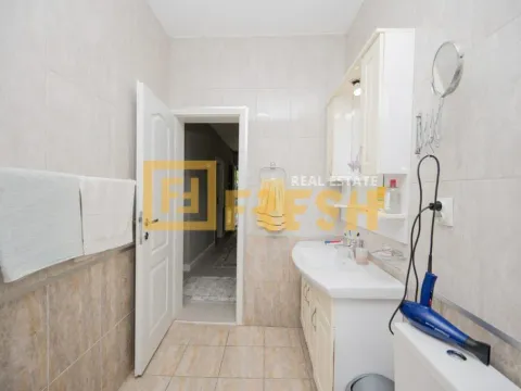 Prodaja, kuća, 350m², Vranići, Podgorica - image 16