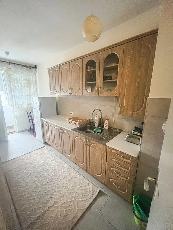 Izdavanje, jednosoban stan, 50m², Gintaš, Podgorica