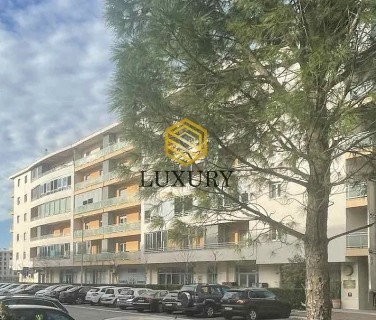 Izdavanje, poslovni prostor, 35m², City Kvart, Podgorica