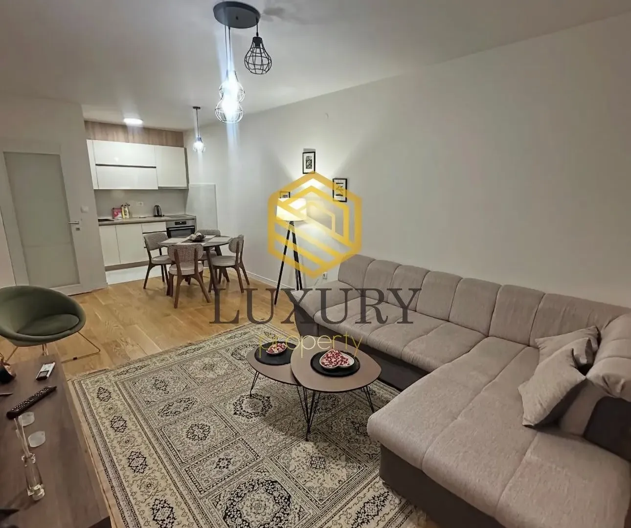 Izdavanje, jednosoban stan, 50m², Central Point, Podgorica