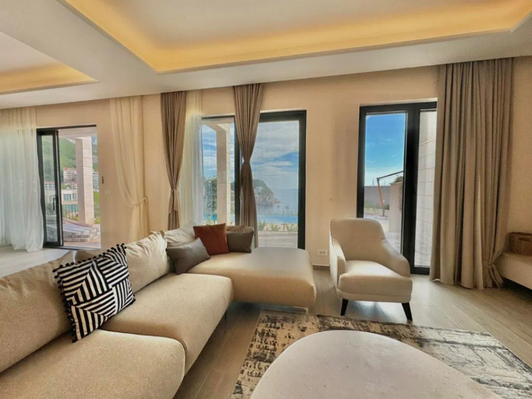 Izdavanje, kuća, 350m², Pržno, Budva