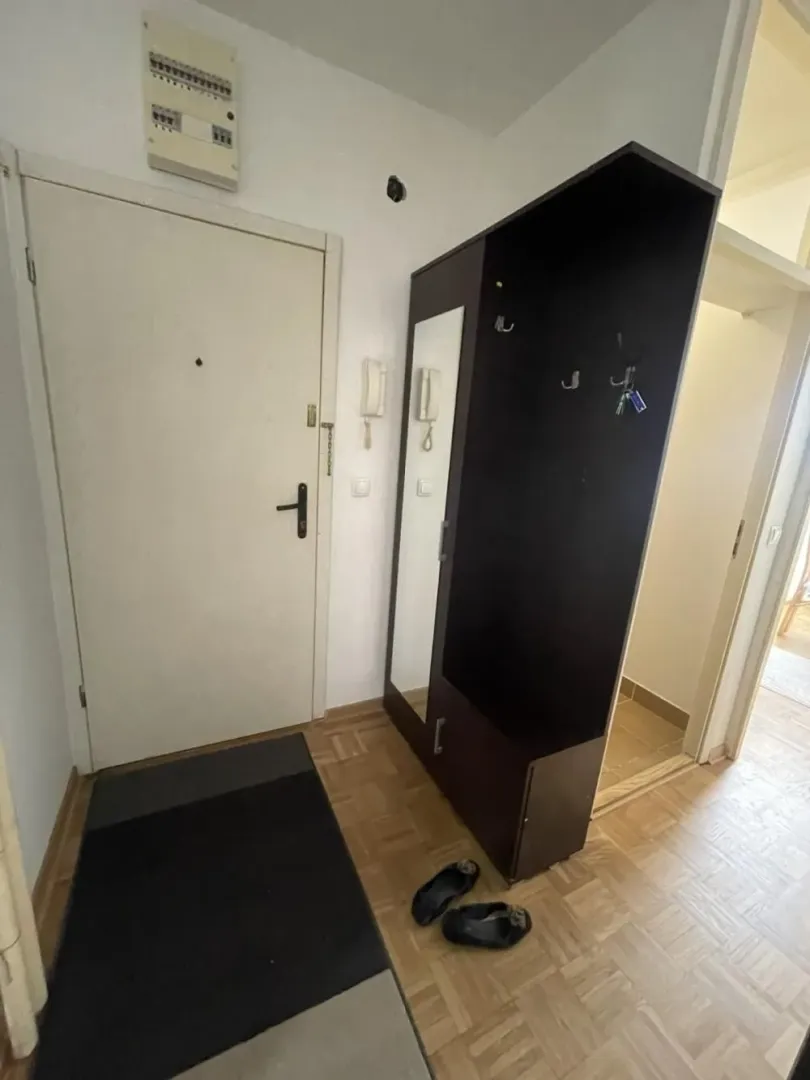 Izdavanje, trosoban stan, 70m², Novi Beograd Blok 62, Novi Beograd Sve Podlokacije