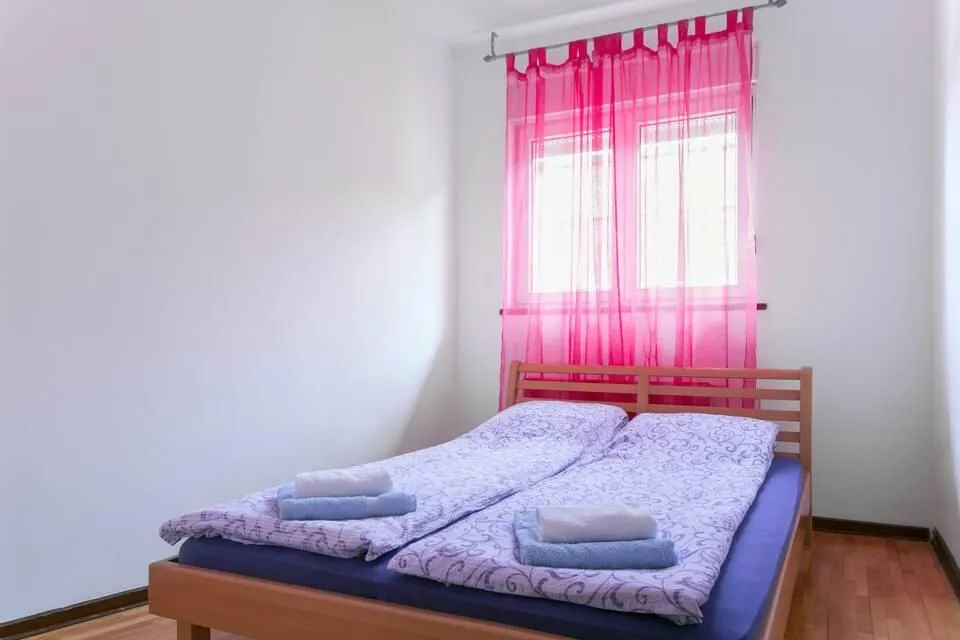 Izdavanje, dvosoban stan, 46m², Đeram Pijaca, Beograd