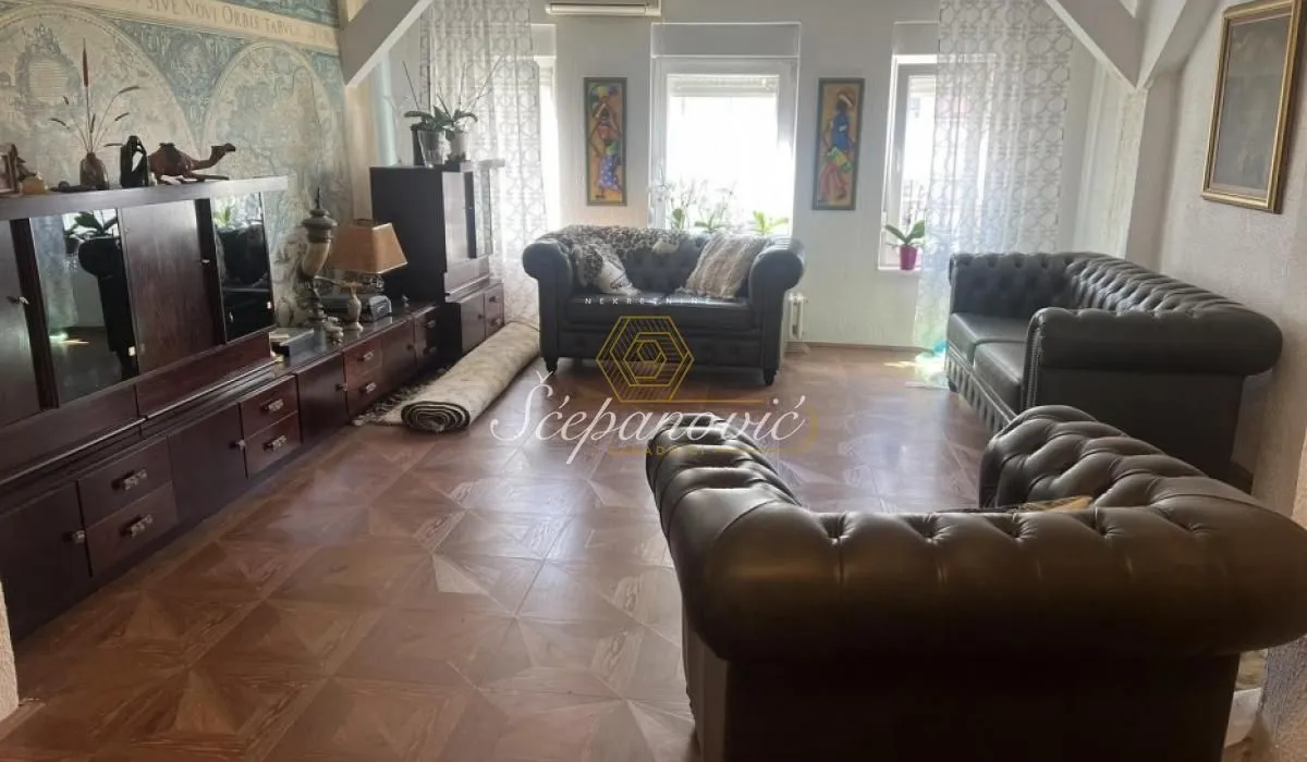 Prodaja, četvorosoban stan, 115m², Centar, Novi Sad