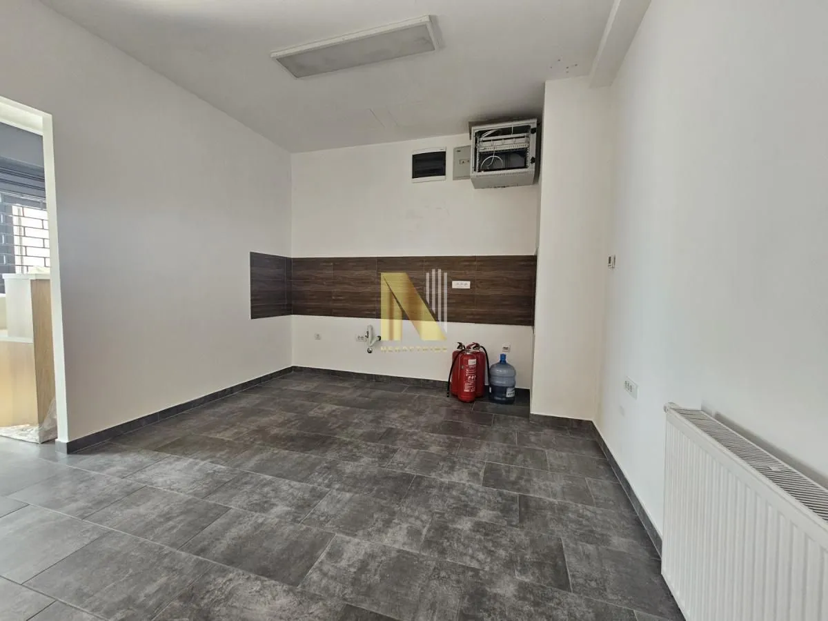 Rent, office space, 527m², Podbara, Novi Sad Sve Podlokacije