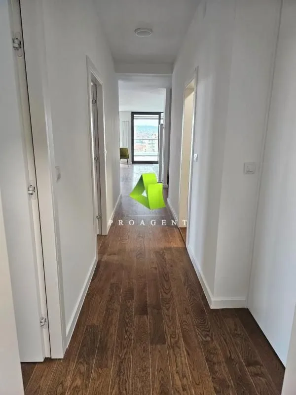 Prodaja, četvorosoban stan, 156m², Medijana, Niš