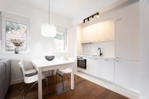Rent, one bedroom apartment, 65m², Pržno, Budva - image 10