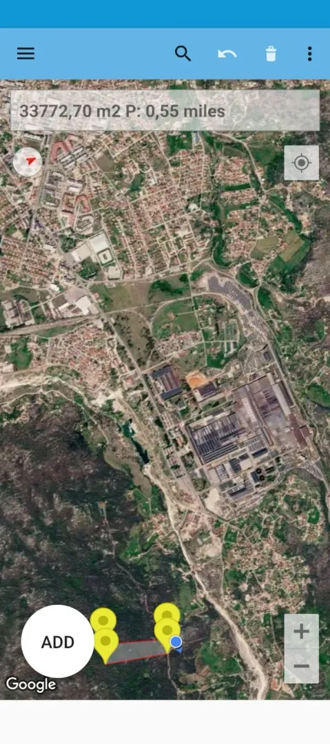 Satelitski snimak lokacije sa označenim granicama parcele.