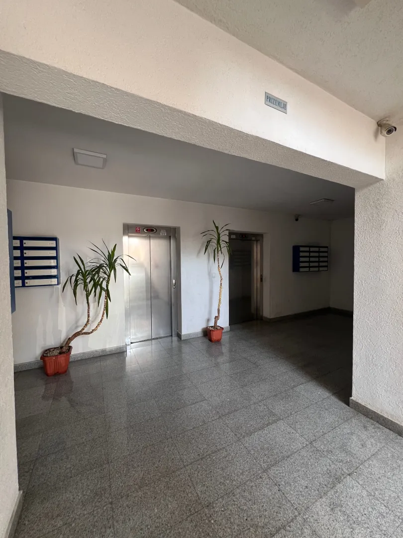 Prodaja, jednosoban stan, 47m², Centar, Bar