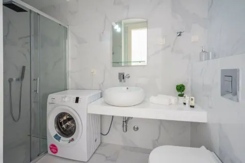 Rent, two bedroom apartment, 55m², Bečići, Budva - image 9