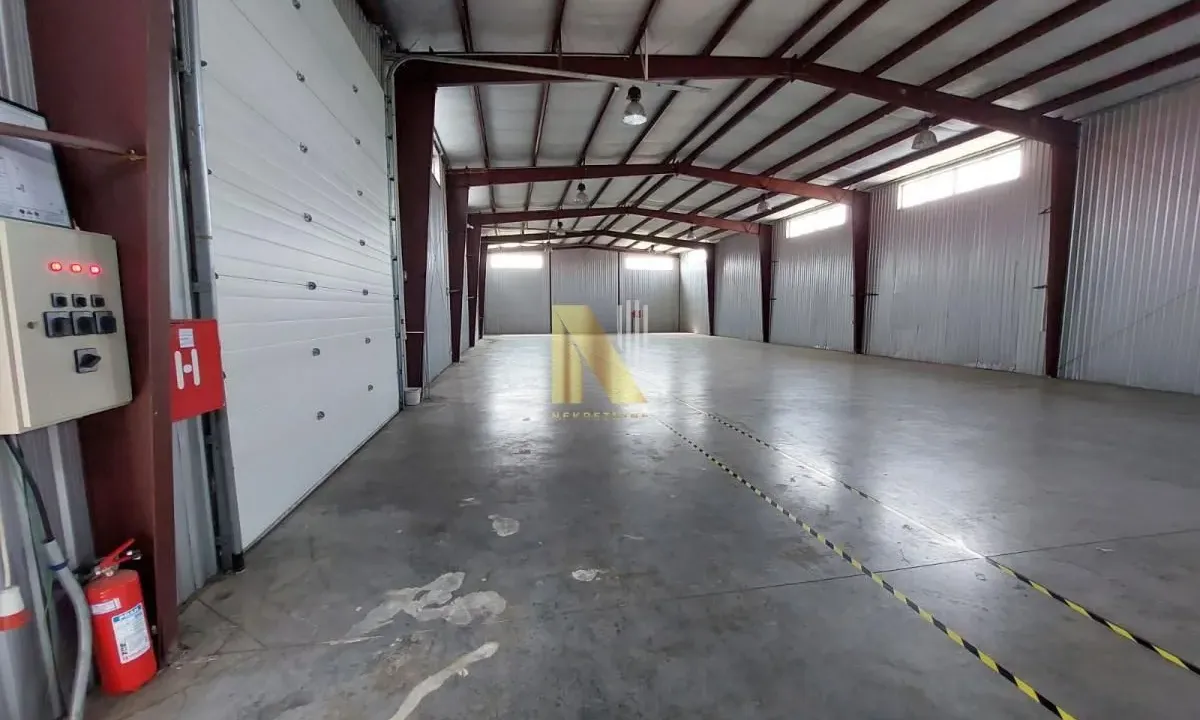 Izdavanje, poslovni prostor, 1200m², Bački Petrovac, Novi Sad