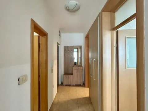 Izdavanje, jednosoban stan, 64m², Centar, Bar - image 10