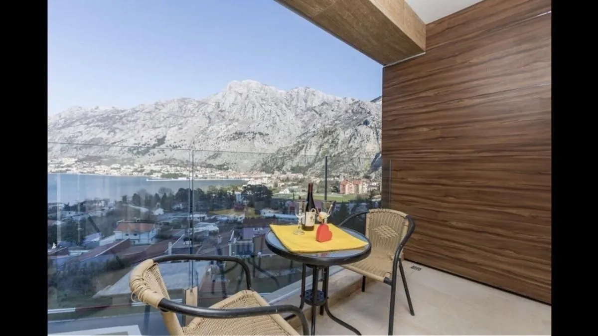 Rent, two bedroom apartment, 81m², Kotor, Crna Gora