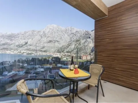Izdavanje, dvosoban stan, 81m², Kotor, Crna Gora - image 2