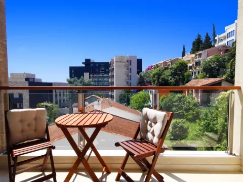 Izdavanje, dvosoban stan, 75m², Centar, Budva - image 12