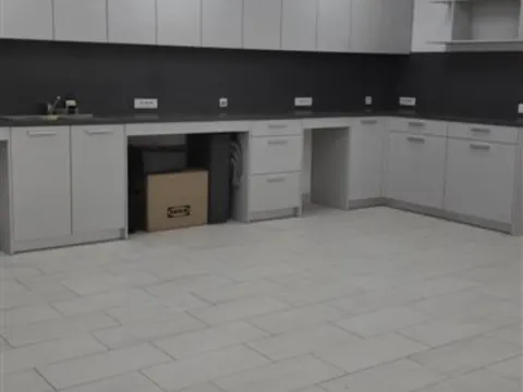 Izdavanje, poslovni prostor, 246m², Stari grad, Novi Sad - image 11