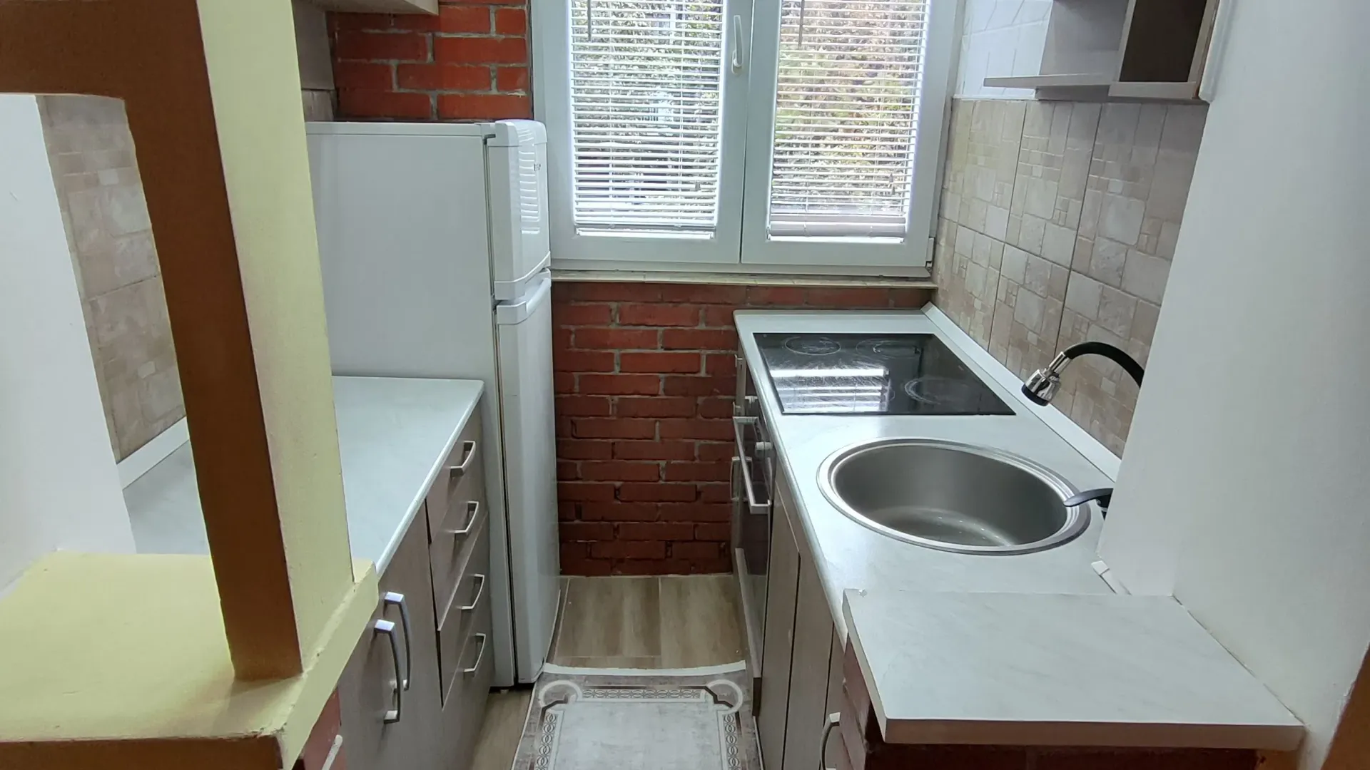 Izdavanje, jednosoban stan, 37m², Novo naselje, Novi Sad
