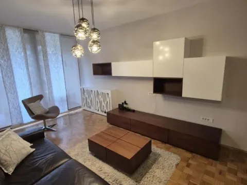 Izdavanje, dvosoban stan, 50m², Novi Beograd Blok 22, Novi Beograd Sve Podlokacije - image 2