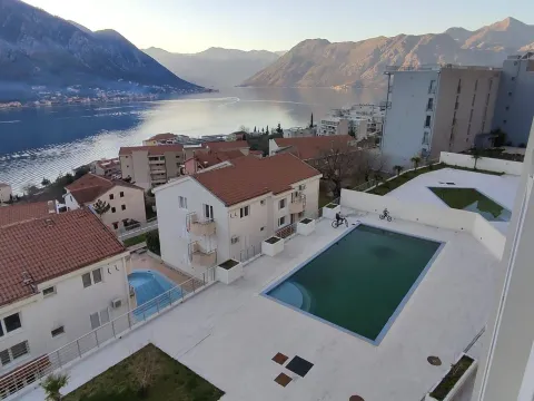 Prodaja, jednosoban stan, 57m², Dobrota, Kotor