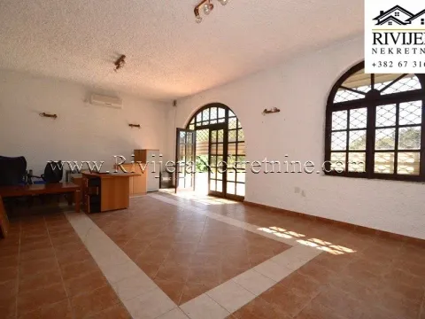 Poslovni prostor in Baošići