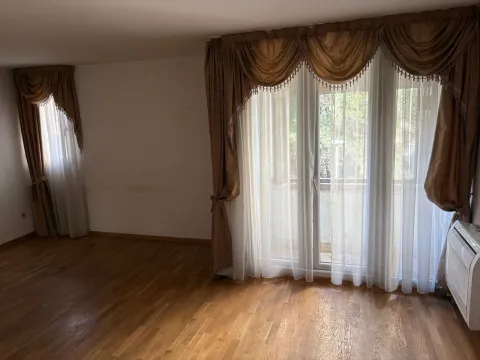 Izdavanje, trosoban stan, 75m², Blok 5, Podgorica - image 2