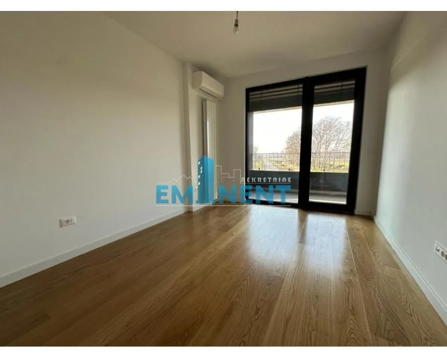 Empty room with wooden flooring and access to a terrace.