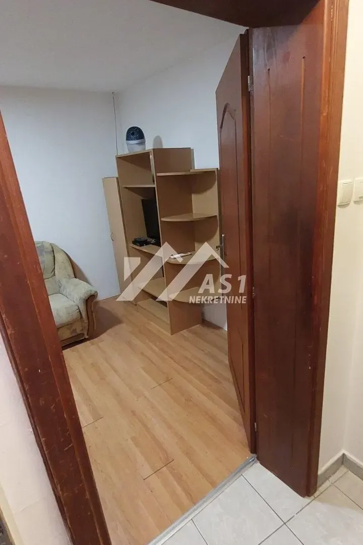 Izdavanje, jednosoban stan, 29m², Salajka, Novi Sad Sve Podlokacije