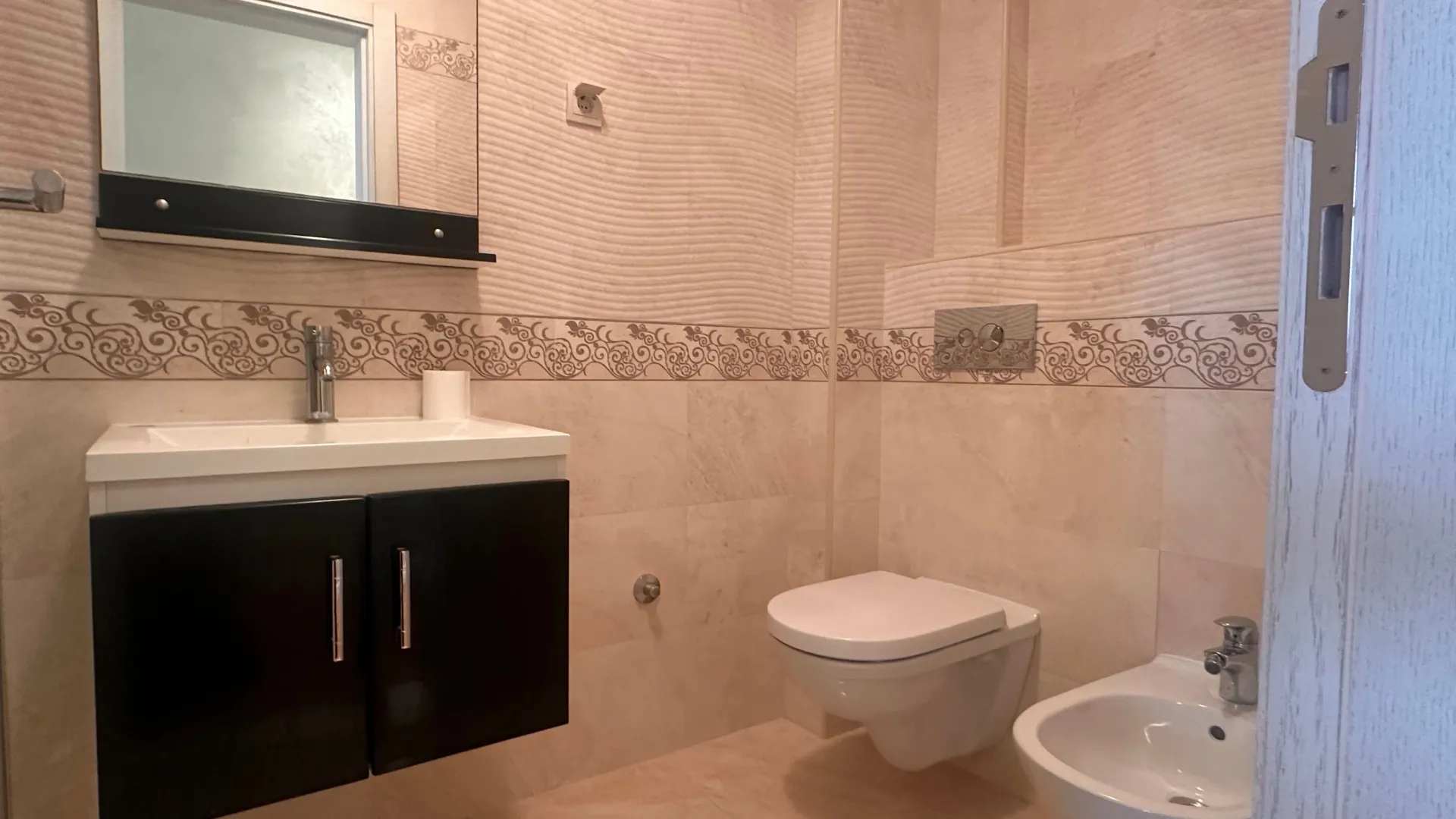 Prodaja, trosoban stan, 115m², Bečići, Budva