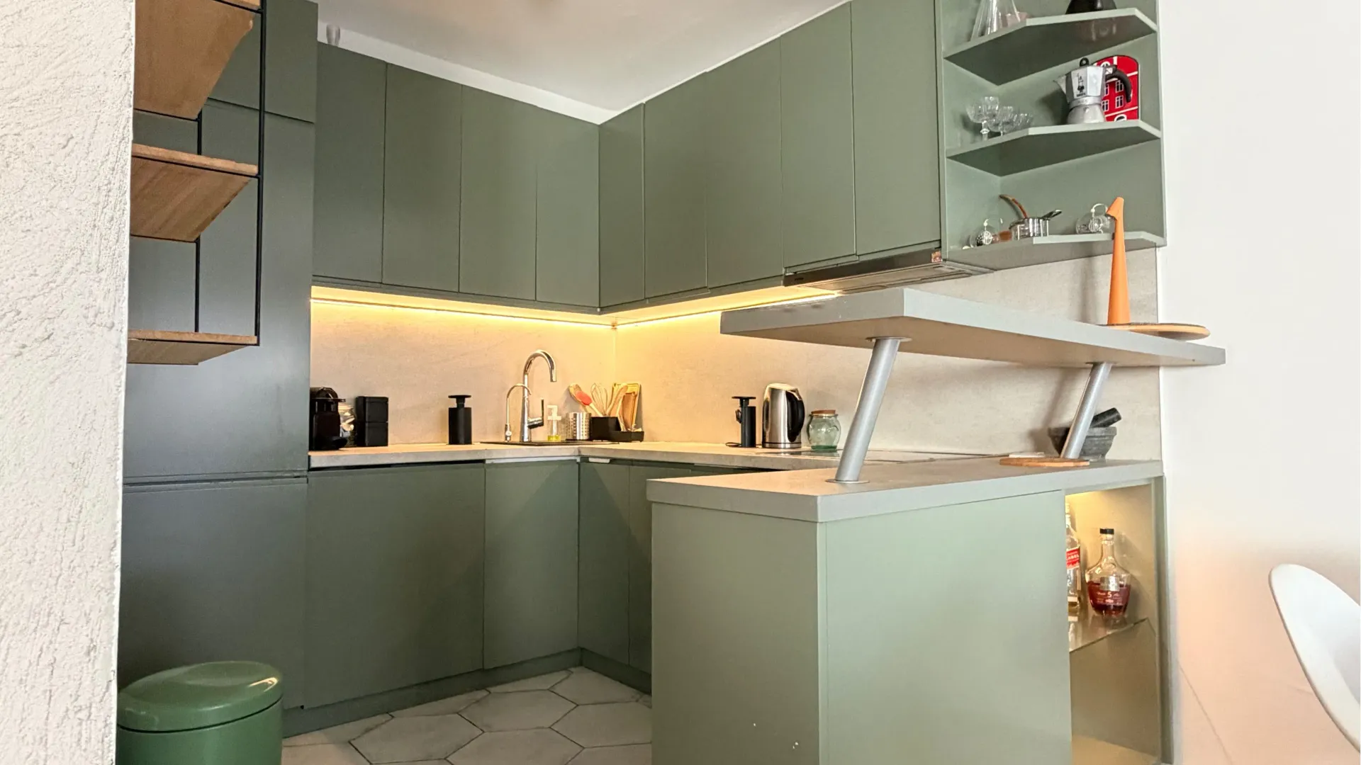 Izdavanje, jednosoban stan, 60m², Blok 5, Podgorica