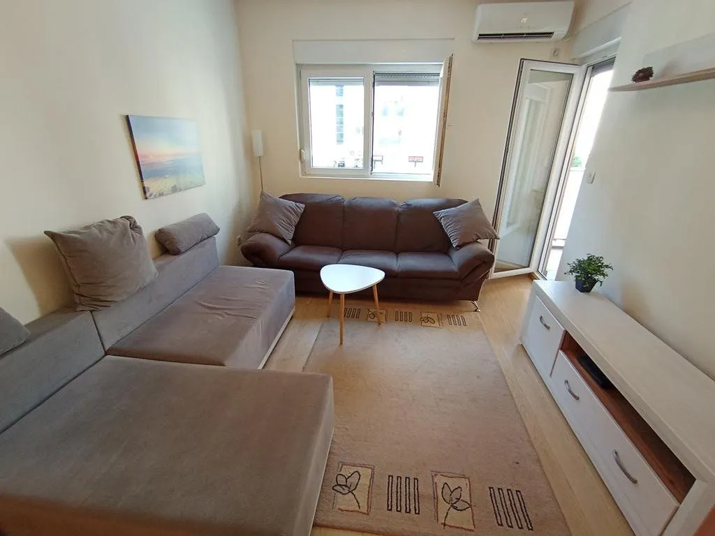 Izdavanje, jednosoban stan, 48m², City Kvart, Podgorica