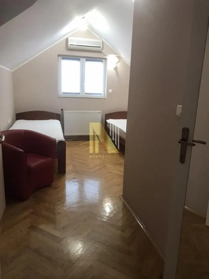 Prodaja, stan, 130m², Grbavica, Novi Sad Sve Podlokacije