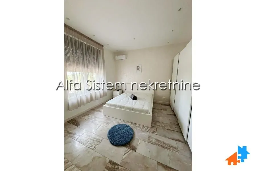 Izdavanje, stan, 200m², Senjak, Beograd