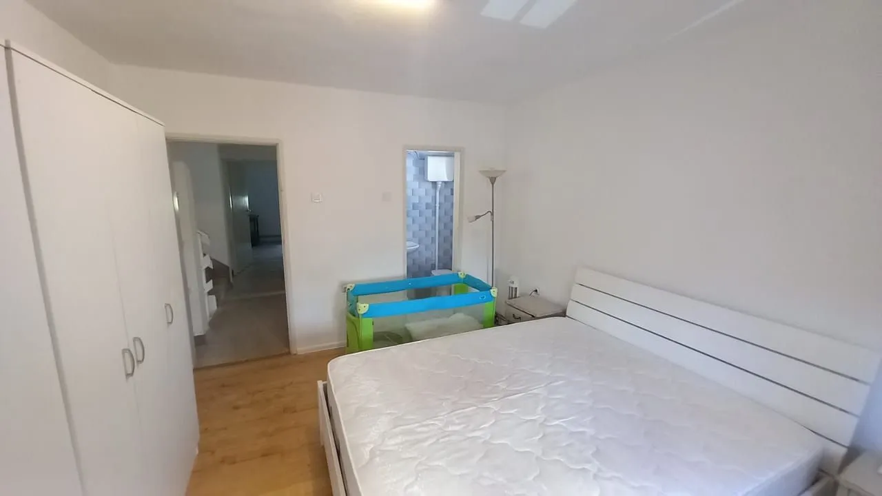 Izdavanje, kuća, 200m², Blok 9, Podgorica