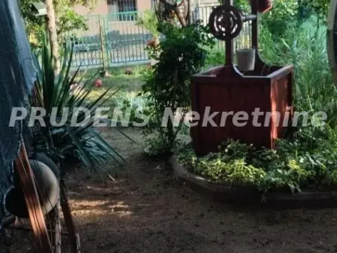 Sale, house, 220m², Altina, Beograd