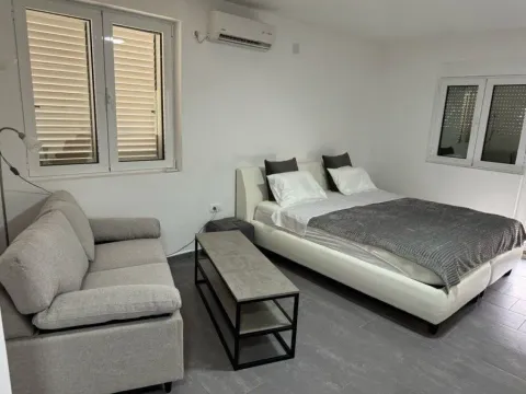 Izdavanje, garsonjera, 31m², Risan, Kotor - image 3