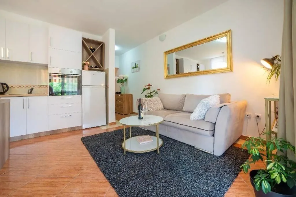 Rent, two bedroom apartment, 60m², Bečići, Budva