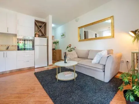 Rent, two bedroom apartment, 60m², Bečići, Budva - image 3
