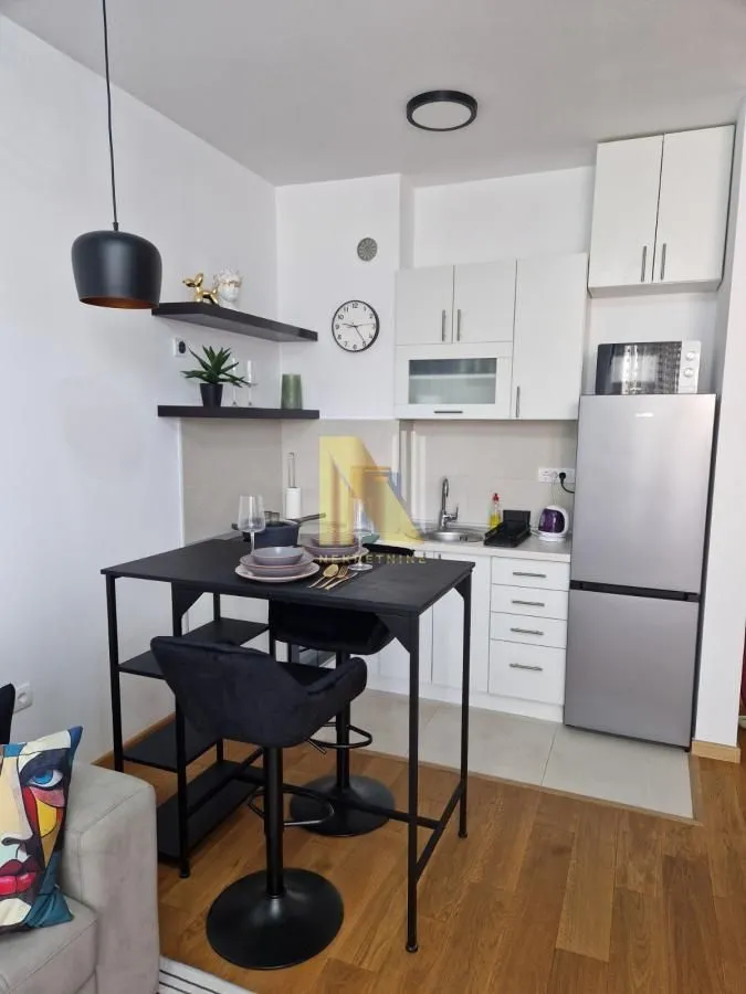 Izdavanje, jednosoban stan, 34m², Centar, Novi Sad