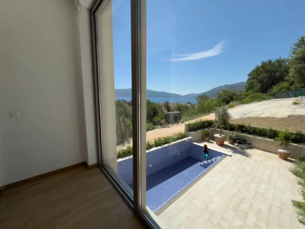 Sale, two bedroom apartment, 240m², Donja Lastva, Tivat